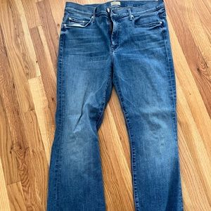 Mother Jeans size 32 weekender fray in “i wet my plants” wash